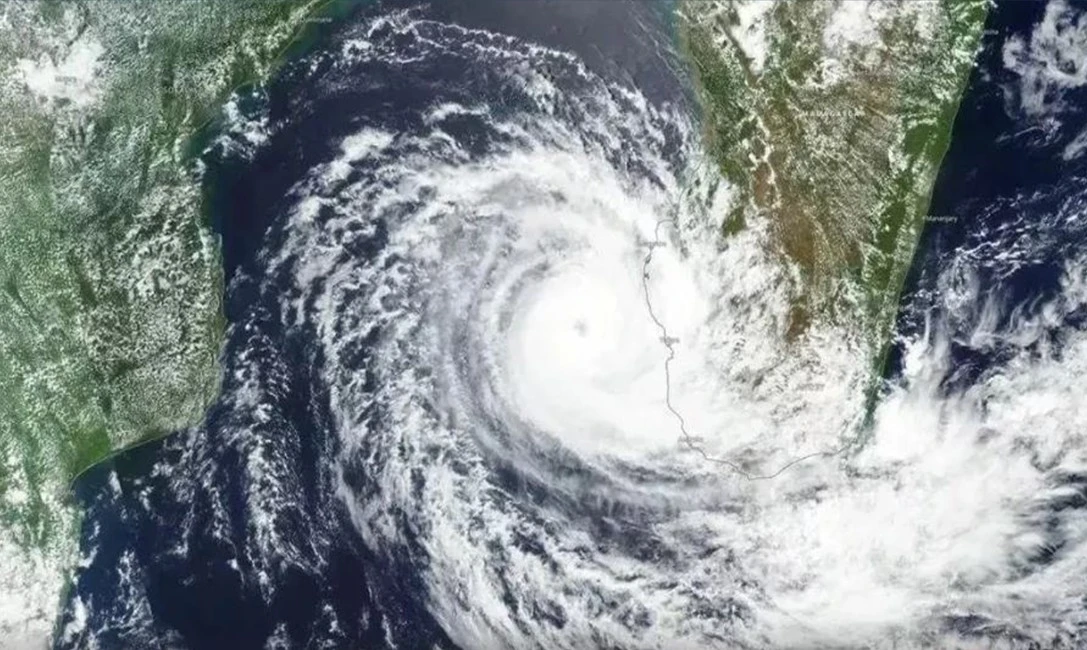 ধেয়ে আসছে প্রবল ঘূর্ণিঝড় ‘শক্তি’, ভারতে রেড অ্যালার্ট জারি